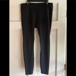 Fabletics Mid-Rise PowerHold 7/8 Legging Size L